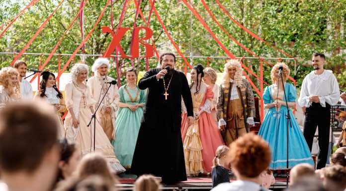 Храм святителя Спиридона представил прихожанам и жителям района праздничное выступление