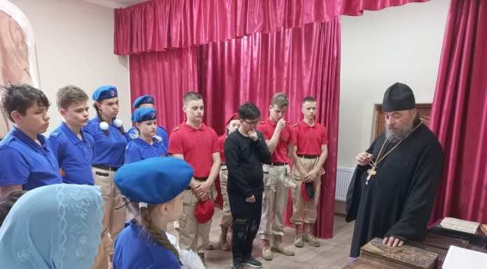 Юнармейские отряды посетили выставку дореволюционных церковных книг