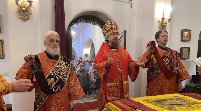 В Неделю Антипасхи митрополит Григорий совершил Литургию в храме Воскресения Христова