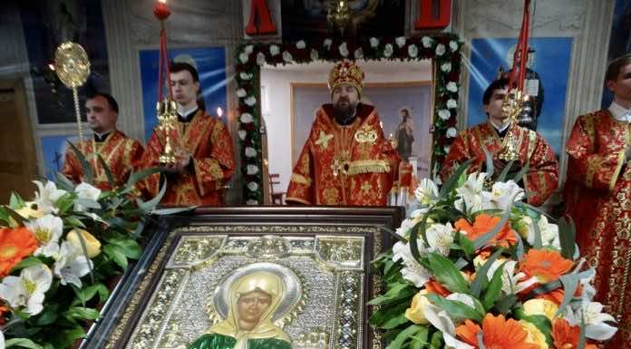 Митрополит Григорий совершил Божественную литургию в храме святой блаженной Матроны Московской