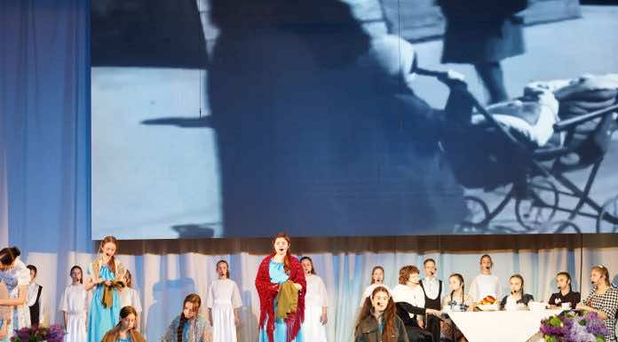 Воспитанники воскресной школы храма иконы «Неупиваемая чаша» посетили спектакль в честь Дня Победы