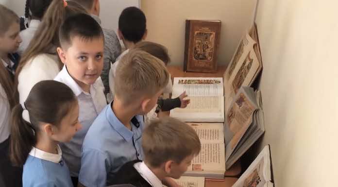 В средних школах посёлка Афипского прошла выставка-лекторий