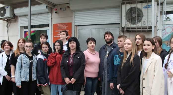 Штатный клирик Свято-Сергиевского храма принял учатие в Краснодарской краевой юношеской библиотеке