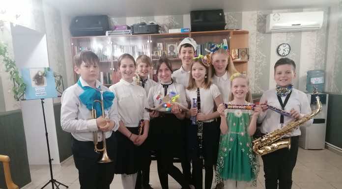 В храме святителя Спиридона ст. Северской воспитанники воскресной школы поздравили прихожан