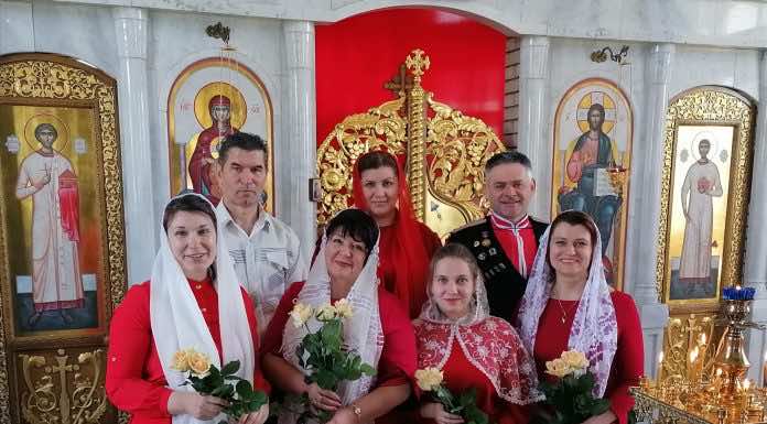 Иерей Максим Белов обратился с поздравлением к женщинам прихода святителя Спиридона Тримифунтского