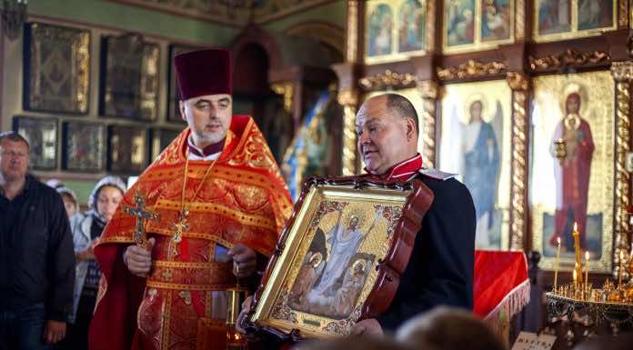 В храме Святой Троицы ст. Динской состоялось посвящение в казачата учеников 1 «Д» класса школы № 1