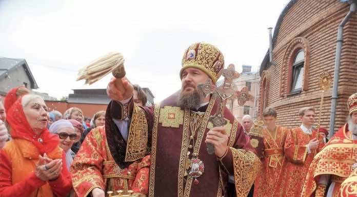 Митрополит Григорий возглавил престольный праздник в храме великомученика Георгия Победоносца