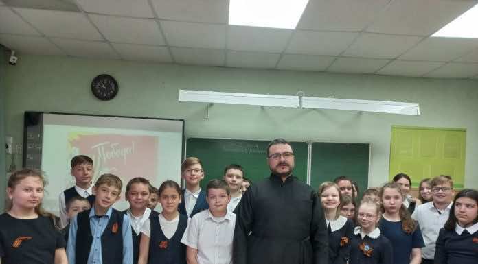 Диакон Евгений Дасов провел очередную встречу с учениками гимназии № 44