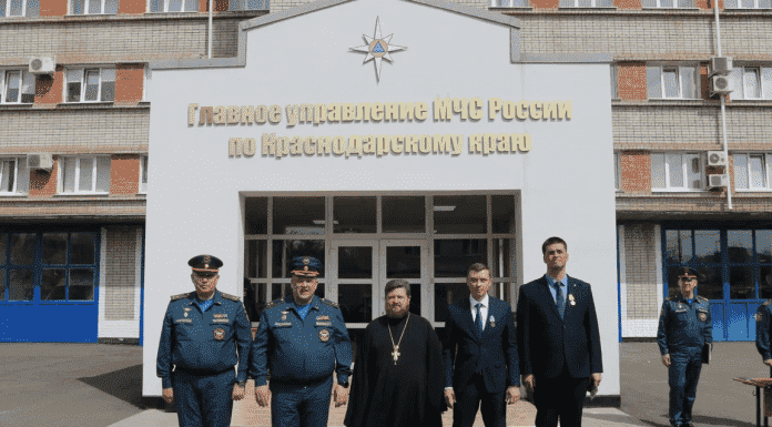 Протоиерей Георгий Лабецкий поздравил сотрудников главного управления МЧС с годовщиной создания пожарной охраны России