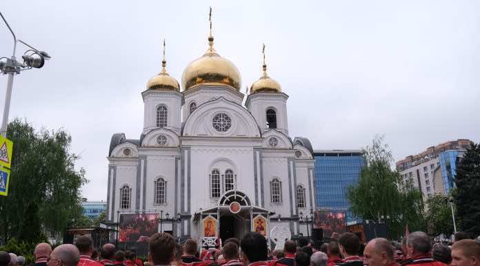 Видеосюжет: Кубанские казаки в годовщину Закона о реабилитации собрались на Архиерейскую Литургию