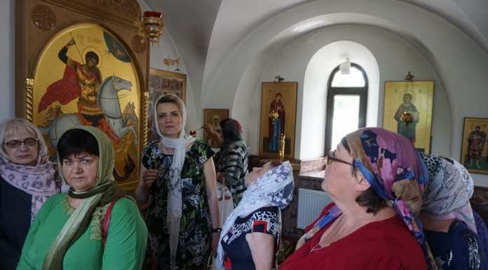 Подворье монастыря «Всецарица» посетила группа инвалидов из Всероссийского общества слепых города Курганинска