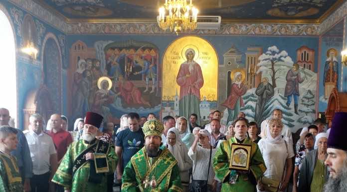 Престольный праздник храма в станице Елизаветинской отметили с митрополитом Григорием