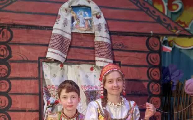 В городе Апшеронск состоялся спектакль по мотивам сказки «Гуси-лебеди»