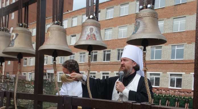 Митрополит Григорий освятил колокола строящегося храма в Краснодарском высшем военном училище имени С.М. Штеменко