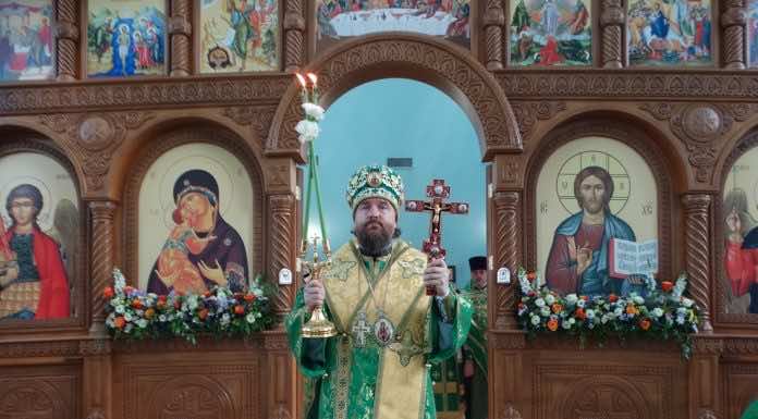 Митрополит Григорий совершил Литургию в Троицком храме города Горячий Ключ