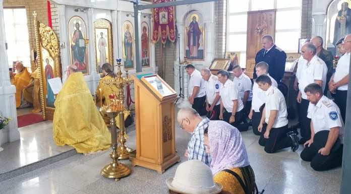 Казаки Северского района со своими семьями молились за общей литургией