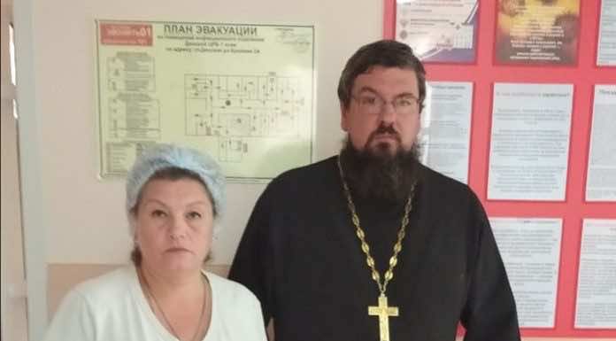 В Динском благочинии передали средства личной гигиены в больницу