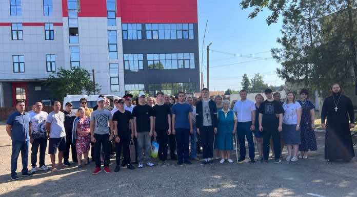 Священник напутствовал новобранцев