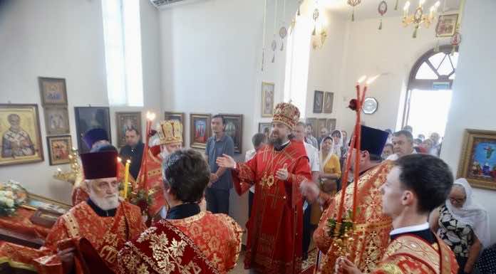 Видеосюжет: Митрополит Григорий возглавил престольный праздник храма святого князя Димитрия Донского