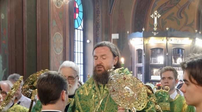 В канун праздника Святой Троицы митрополит Григорий совершил Всенощное бдение в Троицком семинарском храме