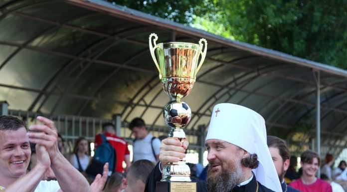 Митрополит Григорий наградил победителей первого Свято-Дмитриевского турнира по мини-футболу