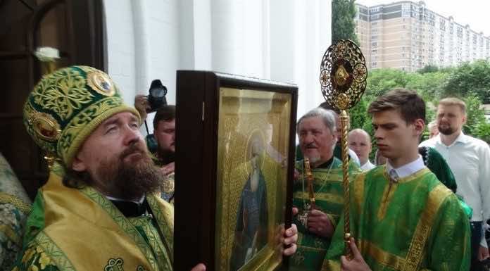 Митрополит Григорий совершил Литургию в Свято-Сергиевском храме Краснодара в престольный праздник