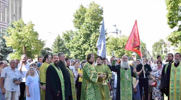 В День семьи, любви и верности Краснодаре состоялся семейный крестный ход