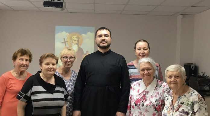 Клирик Покровского храма провёл встречу на территории Краснодарского центр социального обслуживания