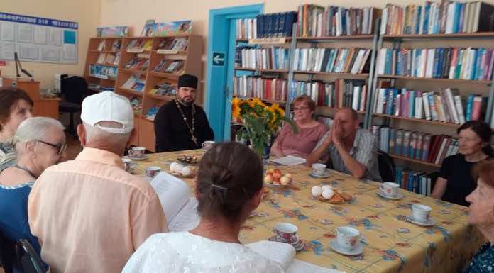 В библиотеке ст. Васюринской прошла встреча со священником