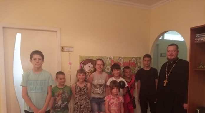 Беседа со священником в центре социального обслуживания Западного округа