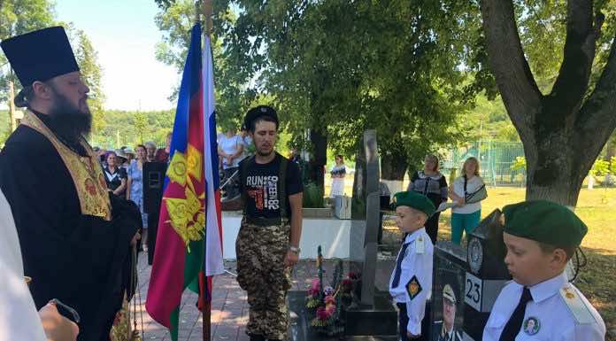 Благочинный освятил памятник