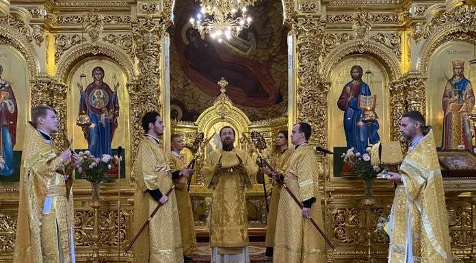 Митрополит Григорий совершил воскресную Литургию в Свято-Екатерининском кафедральном соборе