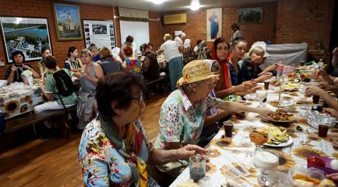 На подворье женского монастыря «Всецарица» приняли группу паломников-пенсионеров из Краснодара