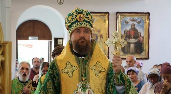 Храм преподобного Серафима Саровского в поселке Лазурный отметил престольный праздник с митрополитом Григорием