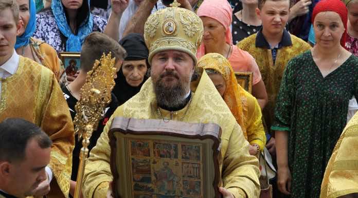 Митрополит Григорий совершил Литургию в праздник Рождества святителя Николая Чудотворца