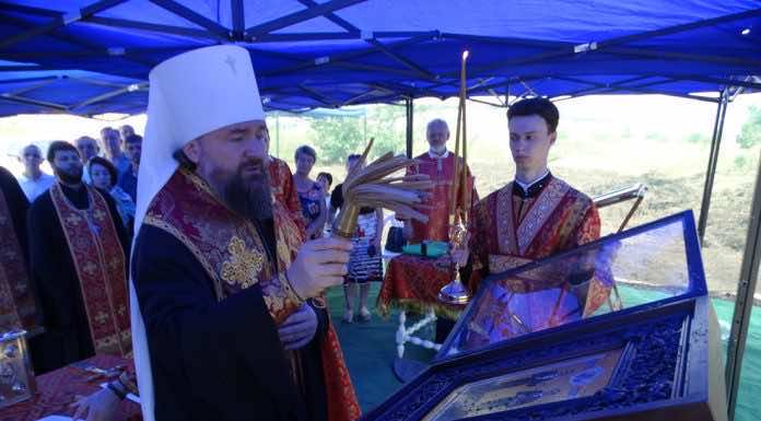 Митрополит Григорий освятил место строительства первого на Кубани храма в честь юристов-новомучеников