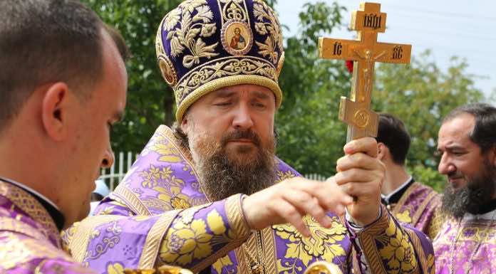 Митрополит Григорий совершил Литургию в храме Всемилостивого Спаса поселка Нефтегорск