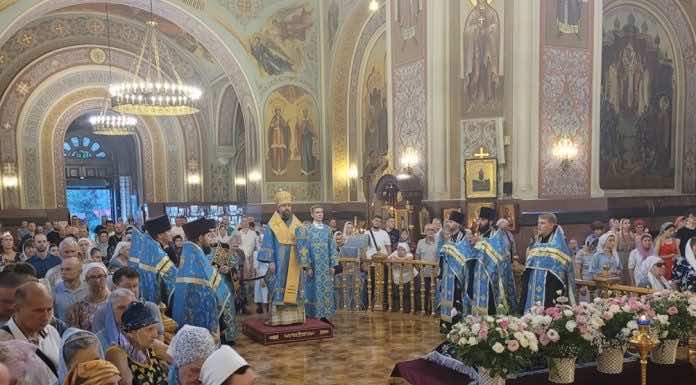 В канун праздника Успения Пресвятой Богородицы митрополит Григорий совершил всенощное бдение
