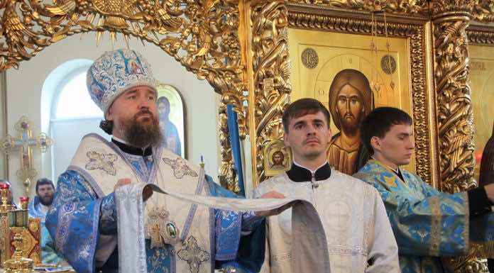 Митрополит Григорий совершил Литургию и диаконскую хиротонию в Феодоровском храме города Горячий Ключ