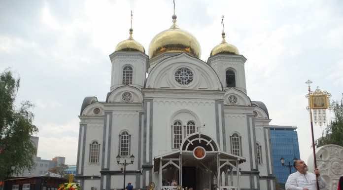 Видеосюжет. Митрополит Григорий совершил Литургию в престольный праздник войскового Александро-Невского собора