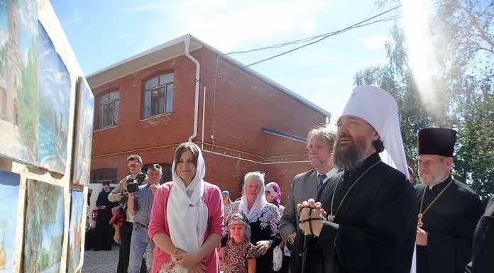 Митрополит Григорий совершил Литургию и посетил «Предтеченские творческие мастерские» в хуторе Трудобеликовском