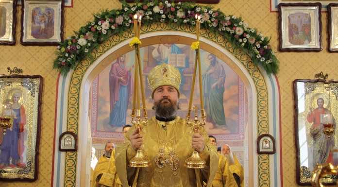 Митрополит Григорий совершил Литургию в храме Вознесения Господня и освятил памятник преподобному Сергию Радонежскому