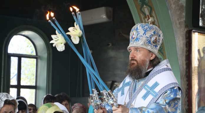 Митрополит Григорий совершил Литургию в храме Рождества Пресвятой Богородицы станицы Полтавской
