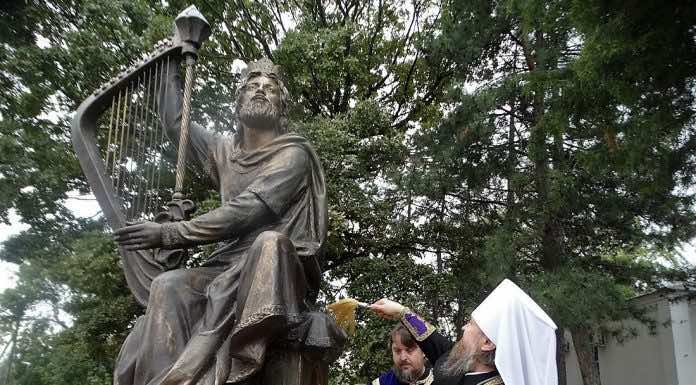 Митрополит Григорий совершил освящение памятника царю Давиду