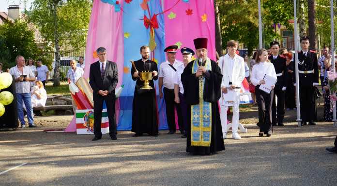 В День знаний духовенство епархии посетило школы