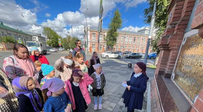 Воспитанница воскресной школы Свято-Никольского храма провела экскурсию по храмам Краснодара