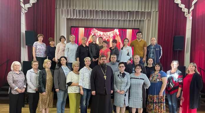 Священник освятил Центр творчества станицы Динской