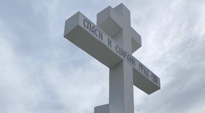 В праздник Воздвижения Креста Господня в Горячем Ключе освятили поклонный крест