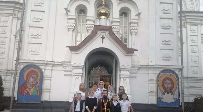 Священник благословил юных спортсменов перед поездкой в Москву