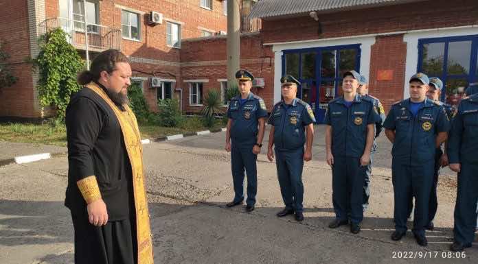 Благочинный поздравил пожарных с праздником иконы Божией Матери «Неопалимая Купина»